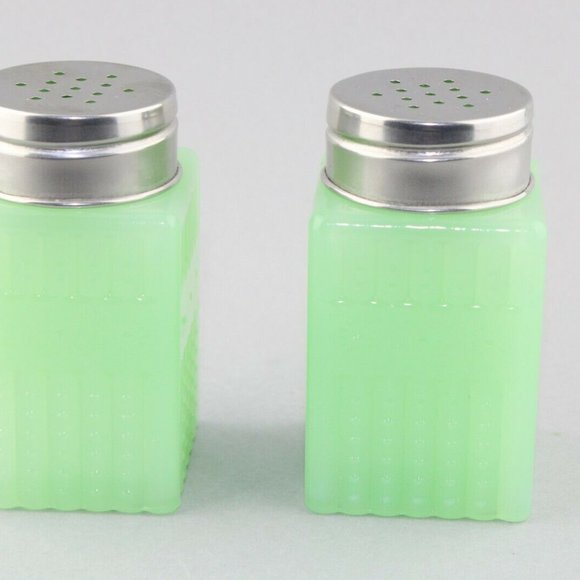 Jadeite Glass Collection Salt & Pepper Shaker Set - Picture 2 of 10